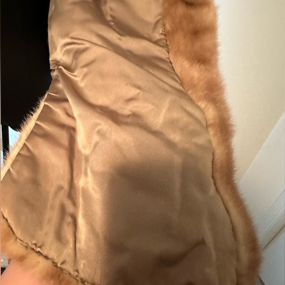 *SOLD* Vintage Pastel Mink Fur Stole with a Shawl Collar - Picture 6 of 11